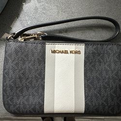 Michael Kors jetsetter Wristlet 