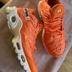Hurry Hurry Now For The Low! Won’t Last Long Nike Women’s Air Max Plus SE “Just Do It” – Size 9 (Gently Used)