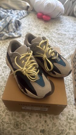Yeezys 700