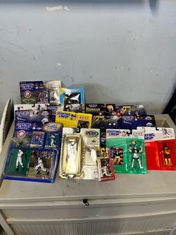 Lot of 15 starting lineup sports figures