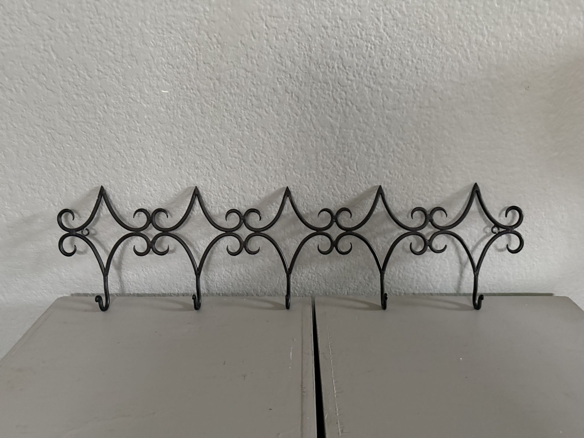 Decorative metal wall rack