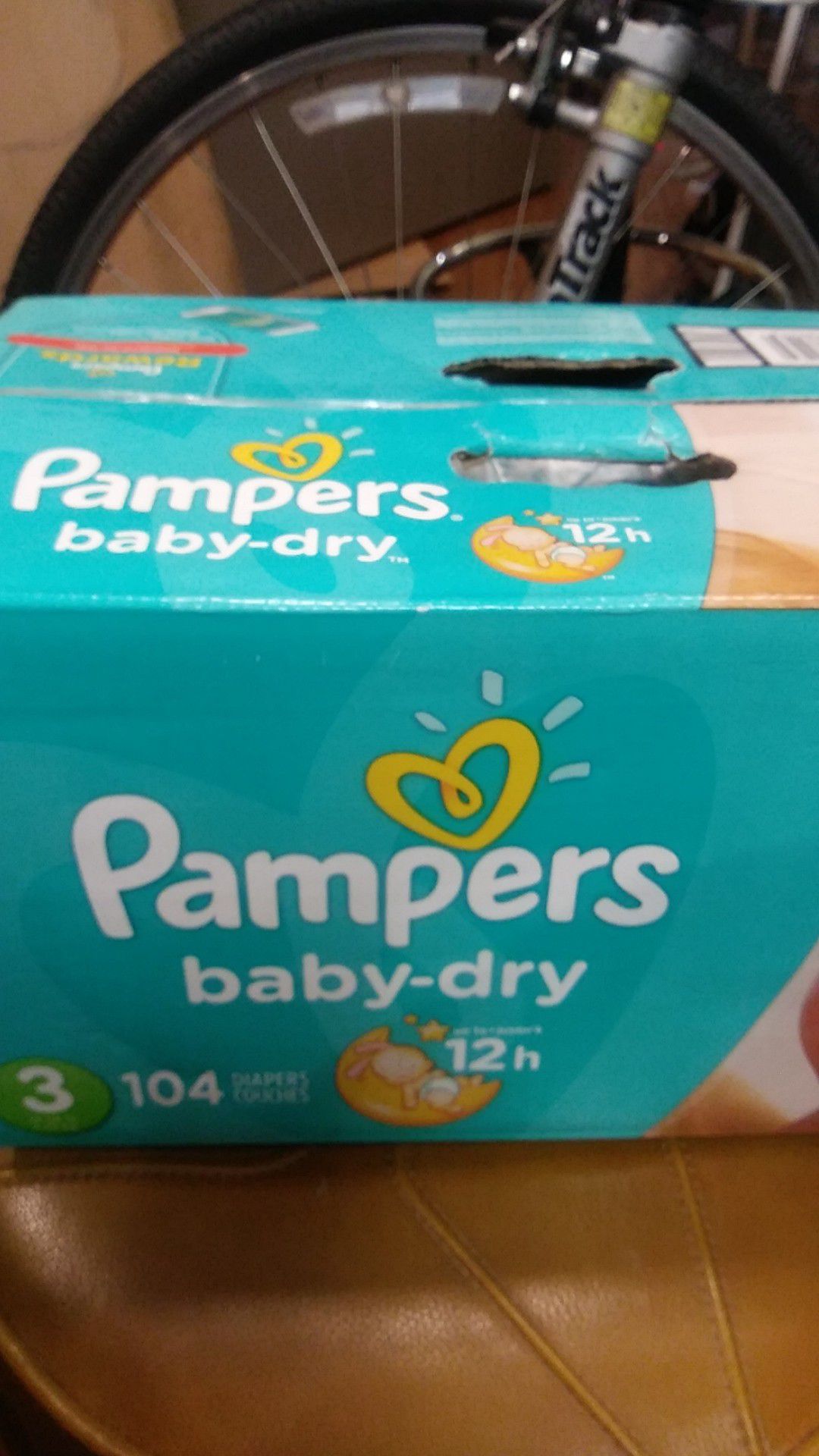 Brand new pampers size 3 , 104 count