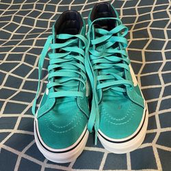NEW WOMENS 6.5 VANS