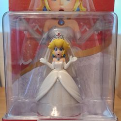 PRINCESS PEACH AMIIBO FIGURINE