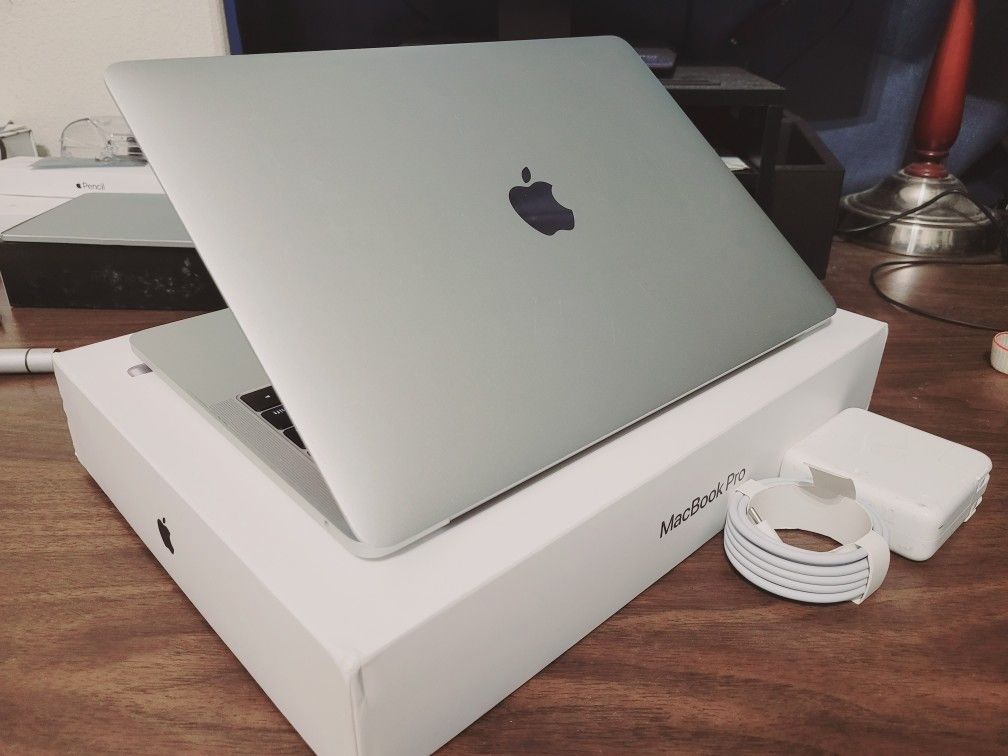 Apple MacBook Pro, +box, 17