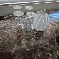 Calabaza Y Copas de Cristal