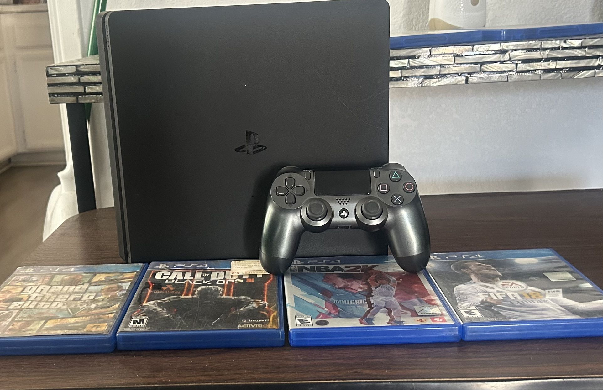 PS4 Slim 1tb 40 Digital Games 4. Disk Games