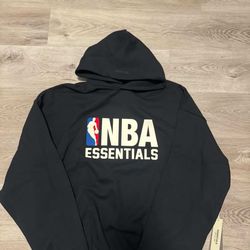 Nba essentails hoodie size m(fits like a large)
