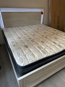 King size Mattress Pillow Top New Bedframe sold separately