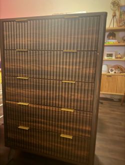 5 Drawer Dresser - Fluted