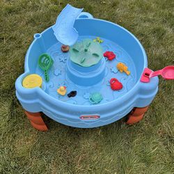 Little Tikes Fish 'n Splash Water Table