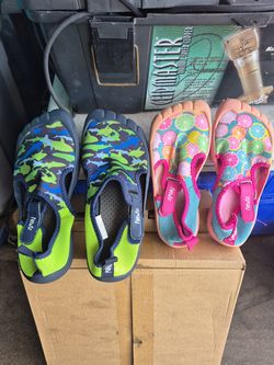 Use Boys and Girls Newtz Pool/Beach shoes