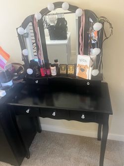 Cozy Vanity Great Condition