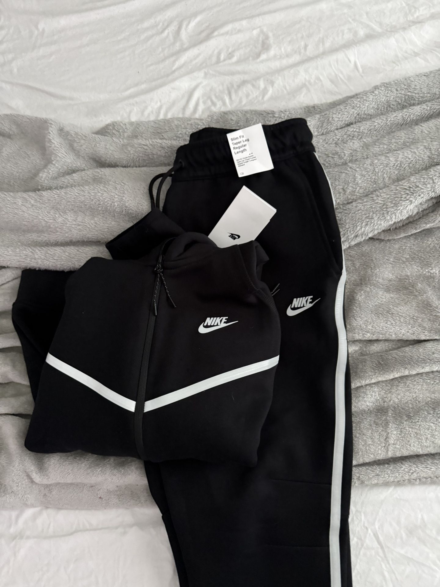 Black Reflective Nike Tech Size M