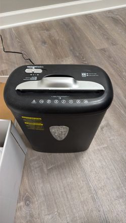 AmazonBasics Paper Shredder