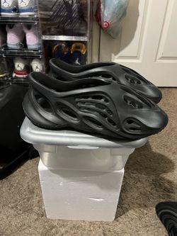Sz 9/9.5 Men’s Unbranded Black Slides $20 FIRM NO TRADES