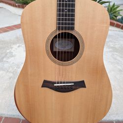 Taylor Academy 10E Dreadnought Acoustic with Pickup, Gig Bag