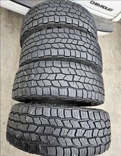 285-70R18 LT Marca Cooper Brand tires usadas en perfecta condición set of 4