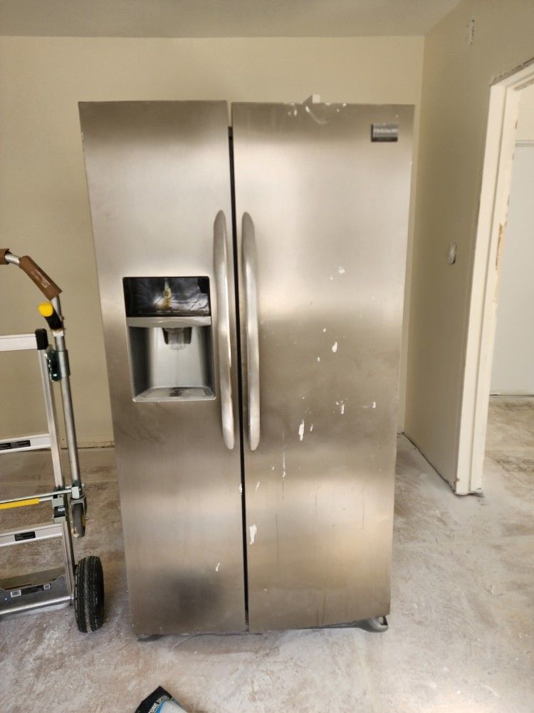 Frigidaire Refrigerator 