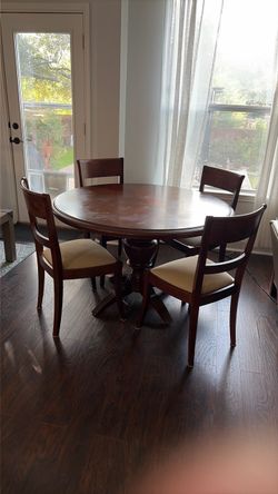 Bombay Round Dining Table (2005) and Pottery Barn Dining Chairs – Made in Italy – Upholstered Seats set