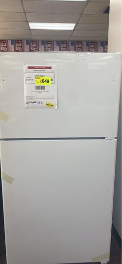 GE Garage -Ready 21.9-cu ft Standard-Depth 33-in Wide Top-Freezer Refrigerator (White) Garage Ready