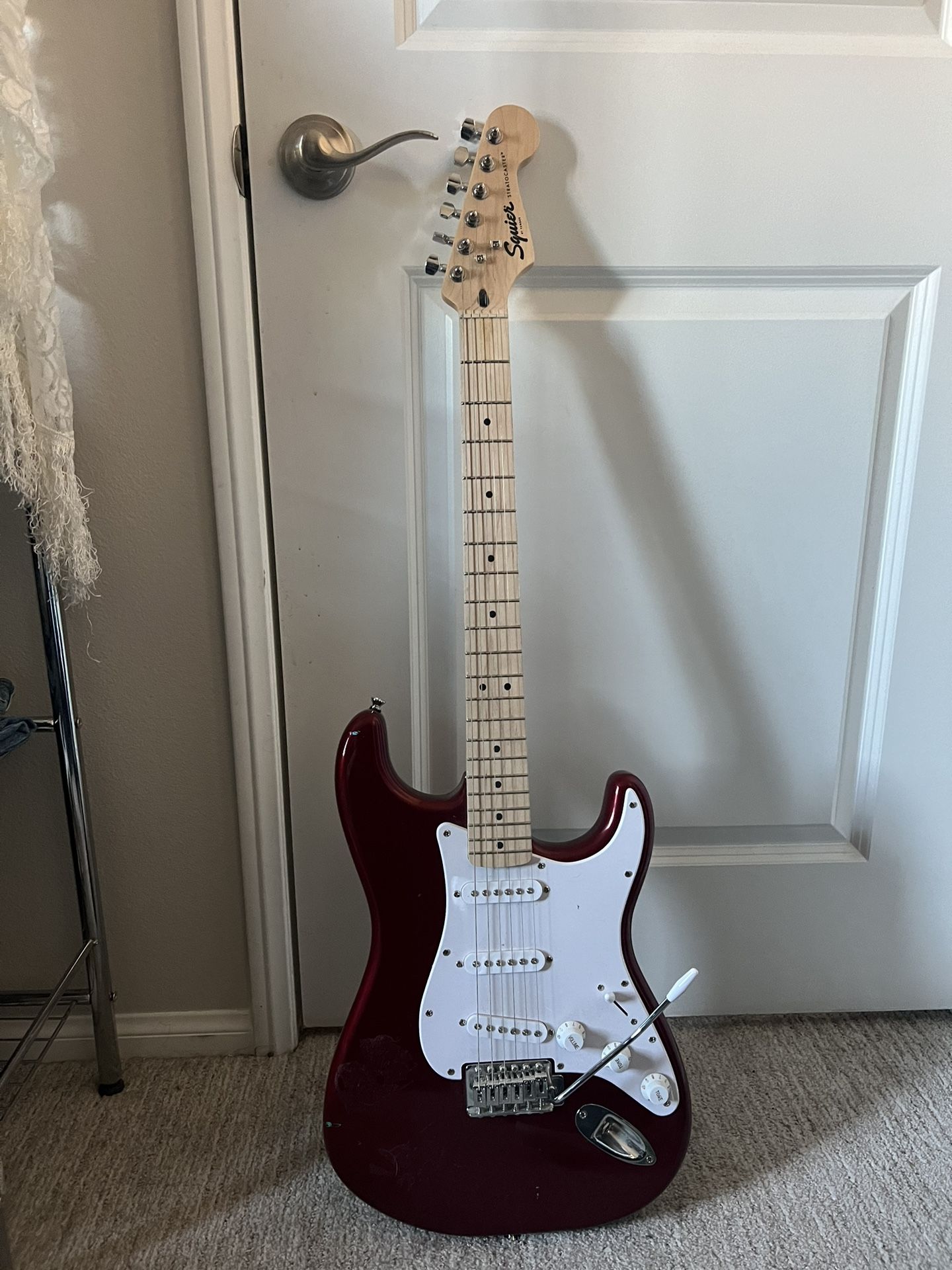  Squier Stratocaster Limited-Edition RED