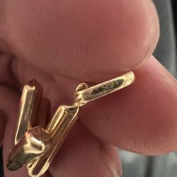 LV Pendant 18k Yellow Gold