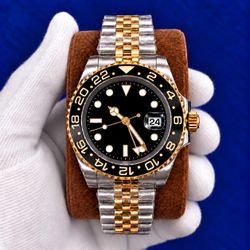 Luxury Watch Black and Gold