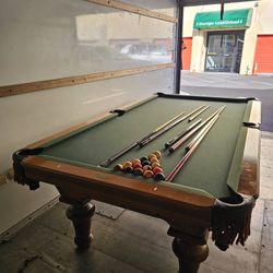 Premium Olhausen Pool Table – Great Condition | Includes Cues & Balls