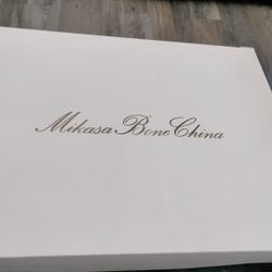 Brand New Cake Dish Still In Box