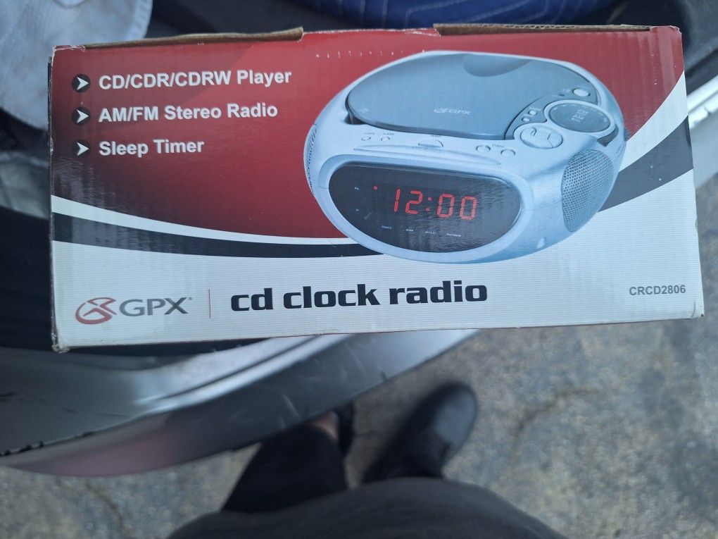 GPX AM/ FM ALARM CLOCK RADIO W/CD PLAYER.