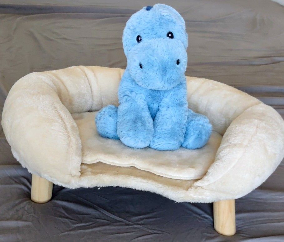 New Unique  Elevated Soft White Cat Bed