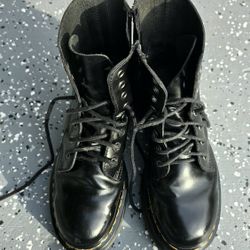 Dr. MARTENS Boots 