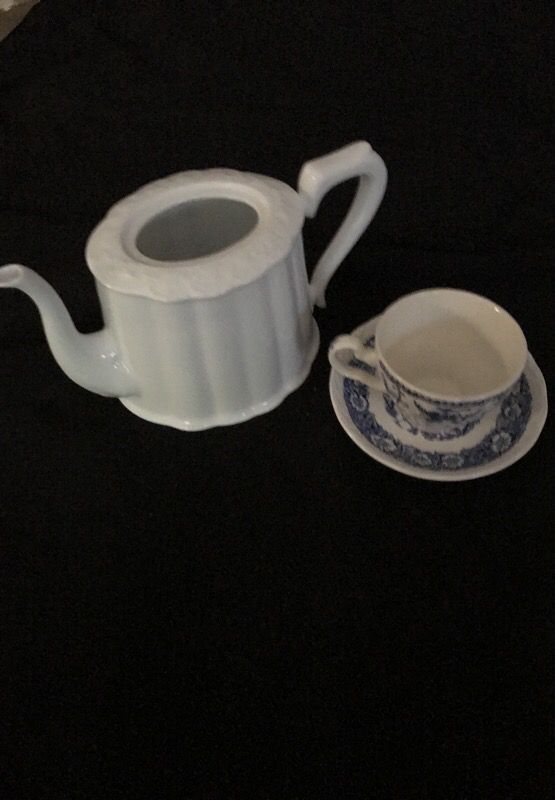 Tea pot and English tea cup