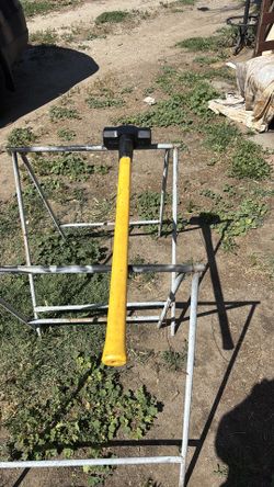 Ludell 8 pound sledge with fiberglass handle