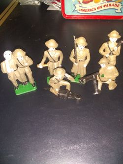 6 Vintage Lead Soldiers all in Great Condition