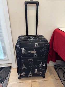 Protocol Eiffel Tower/ Paris Spinner Suitcase