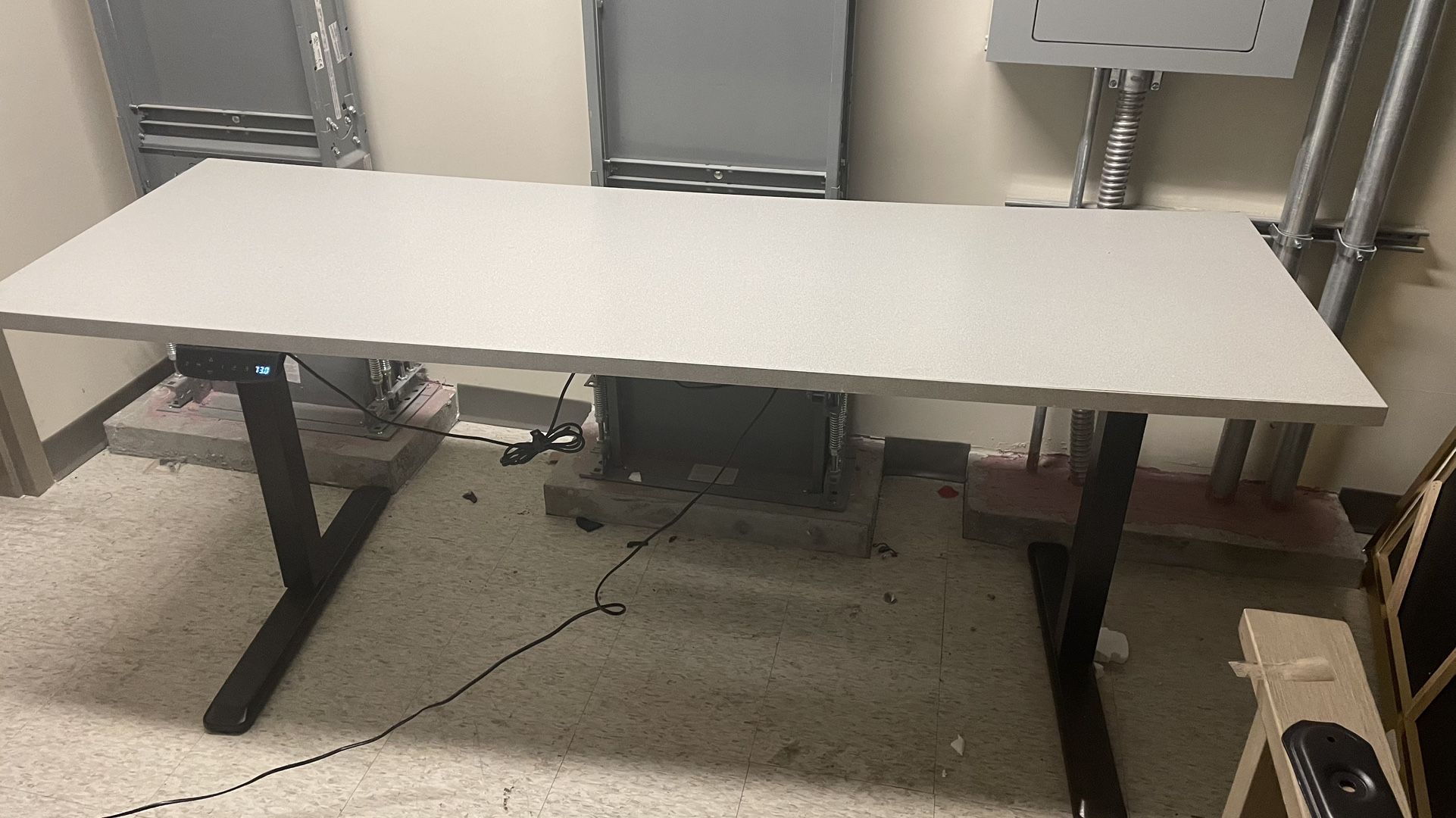 Electric Standing Desk(74”x26”x31”)