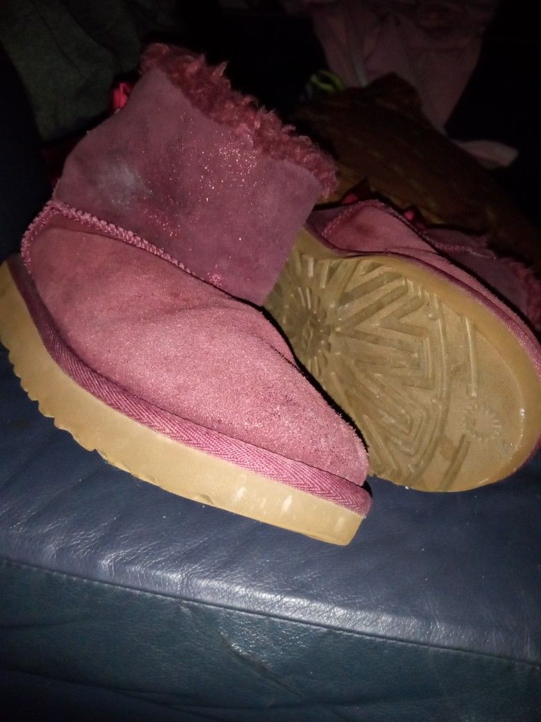 Size 5 Uggs