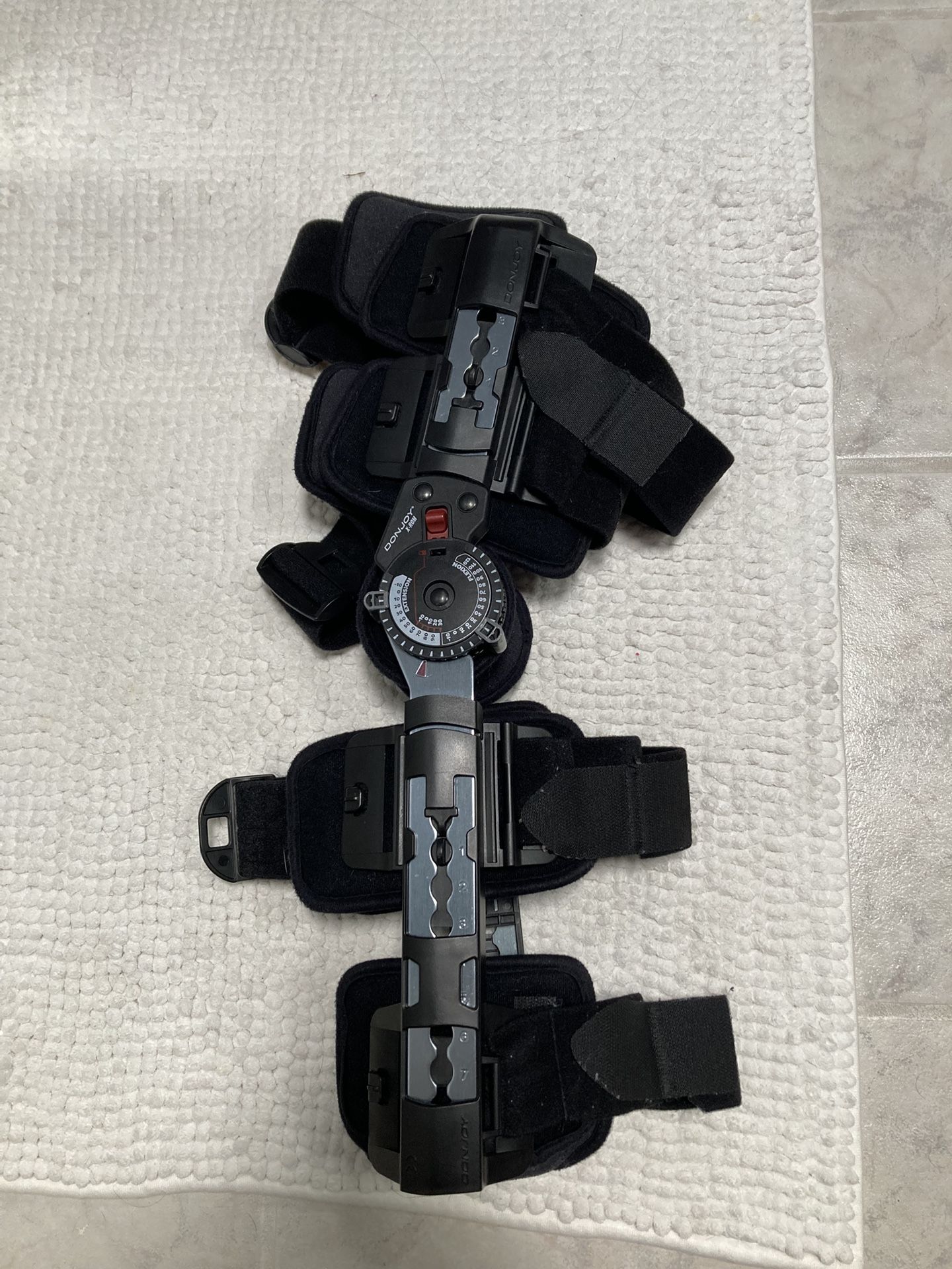 Donjoy X-rom Knee Brace Mildly Used