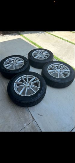 19” Land Rover Range Rover 19x7.5 oem wheels & tires Pirelli