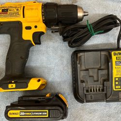 Dewalt 20v Drill With Battery And Charger 