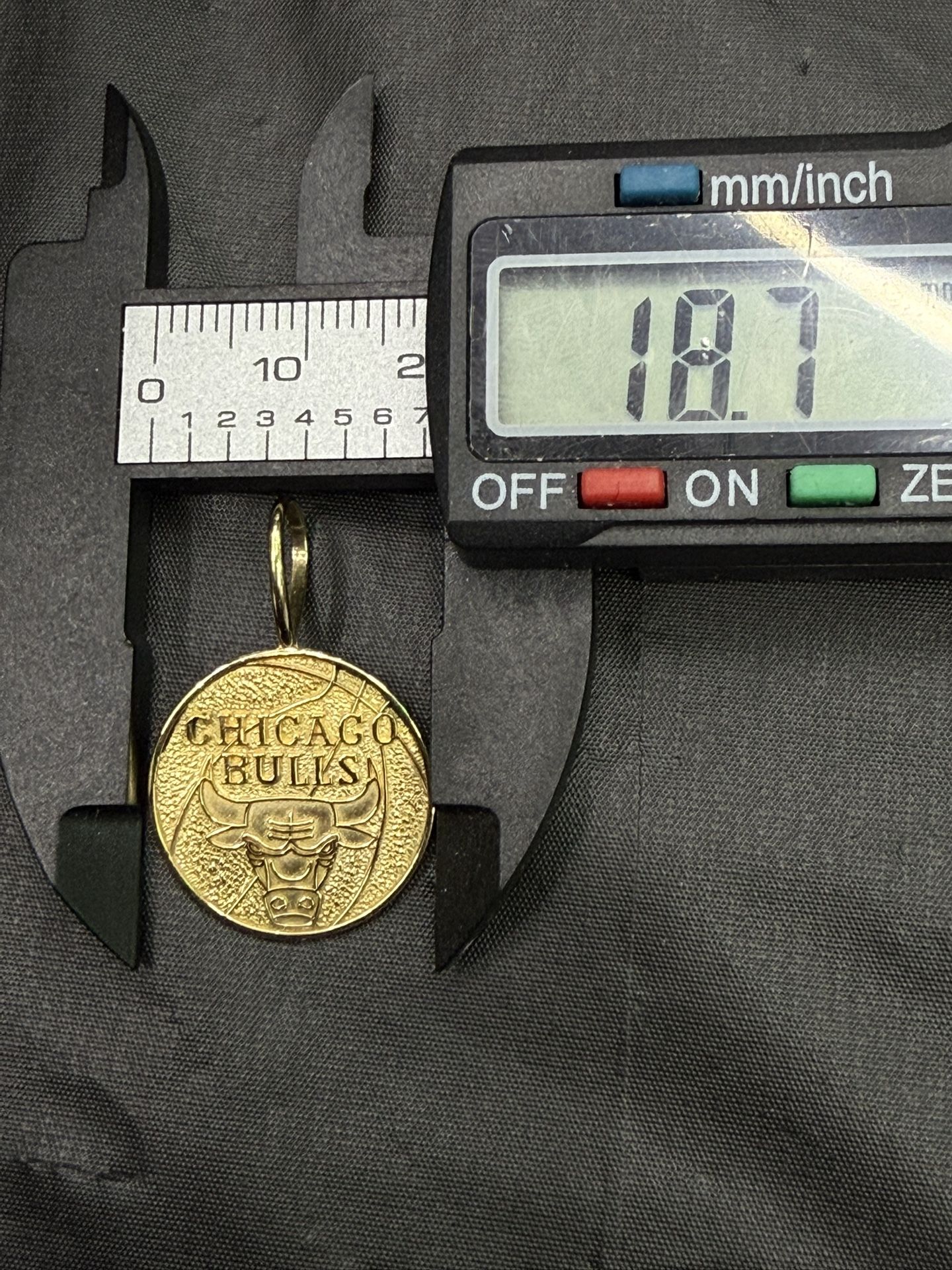 Chicago Bull 14kt Pendant Gold