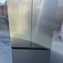 Samsung Refrigerator Like New Good Working Conditions 