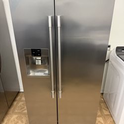 FRIGIDAIRE SIDE BY SIDE REFRIGERATOR STAINLESS STEEL.