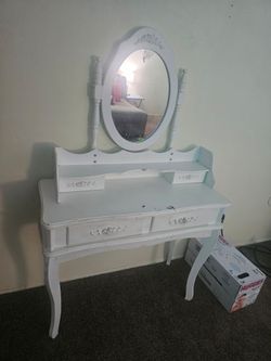 White vanity make up