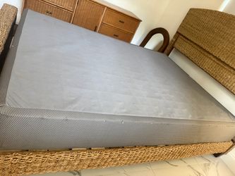 Queen Size Box Spring – Great Condition