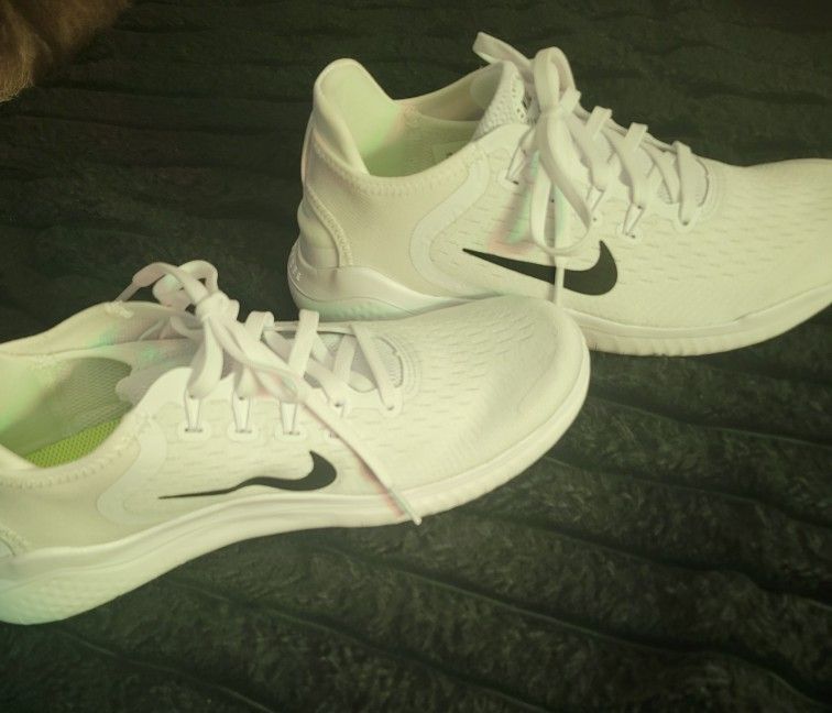 NIKE FREE