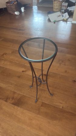 Round Glass Top Metal Accent Table