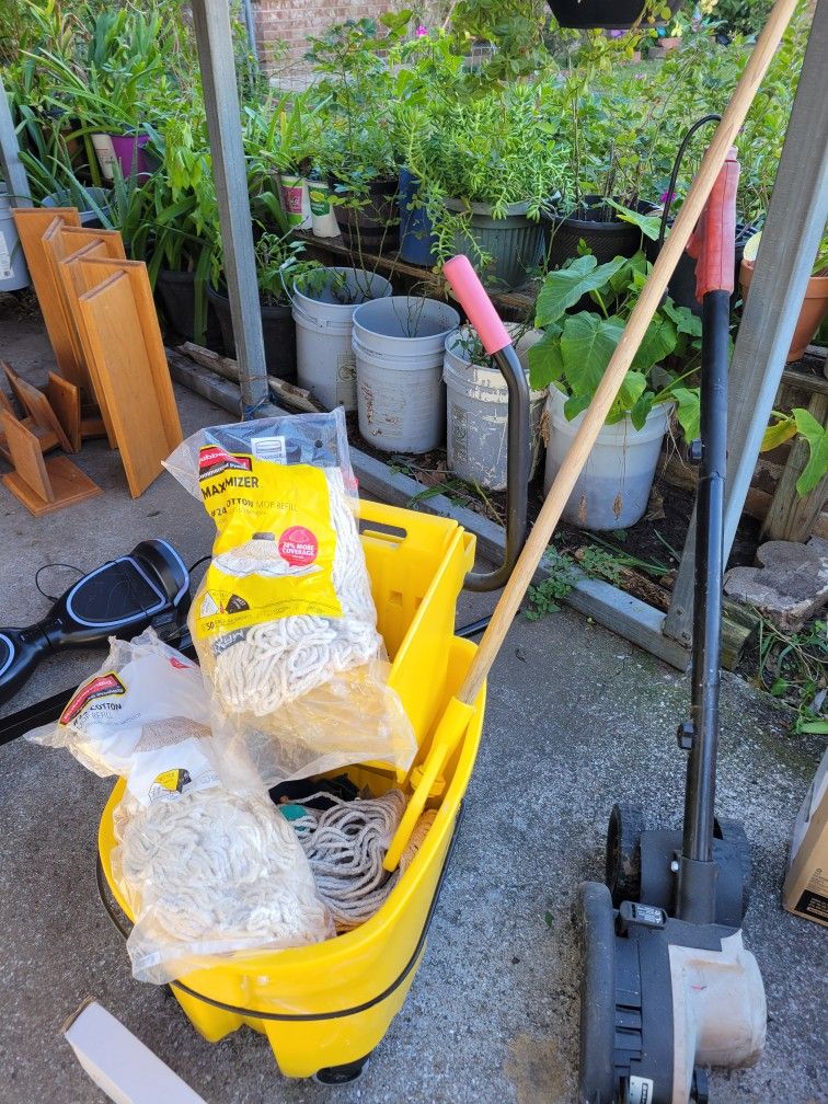 Mop Bucket Yellowl Rubbermaid